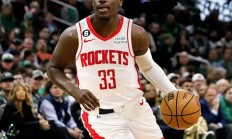 星空体育登录-霍勒迪创新高篮板，猛龙击败雄鹿的简单介绍