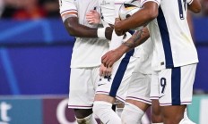 星空体育课程-包含西班牙队击败瑞士，晋级欧洲杯，引发球迷热议的词条