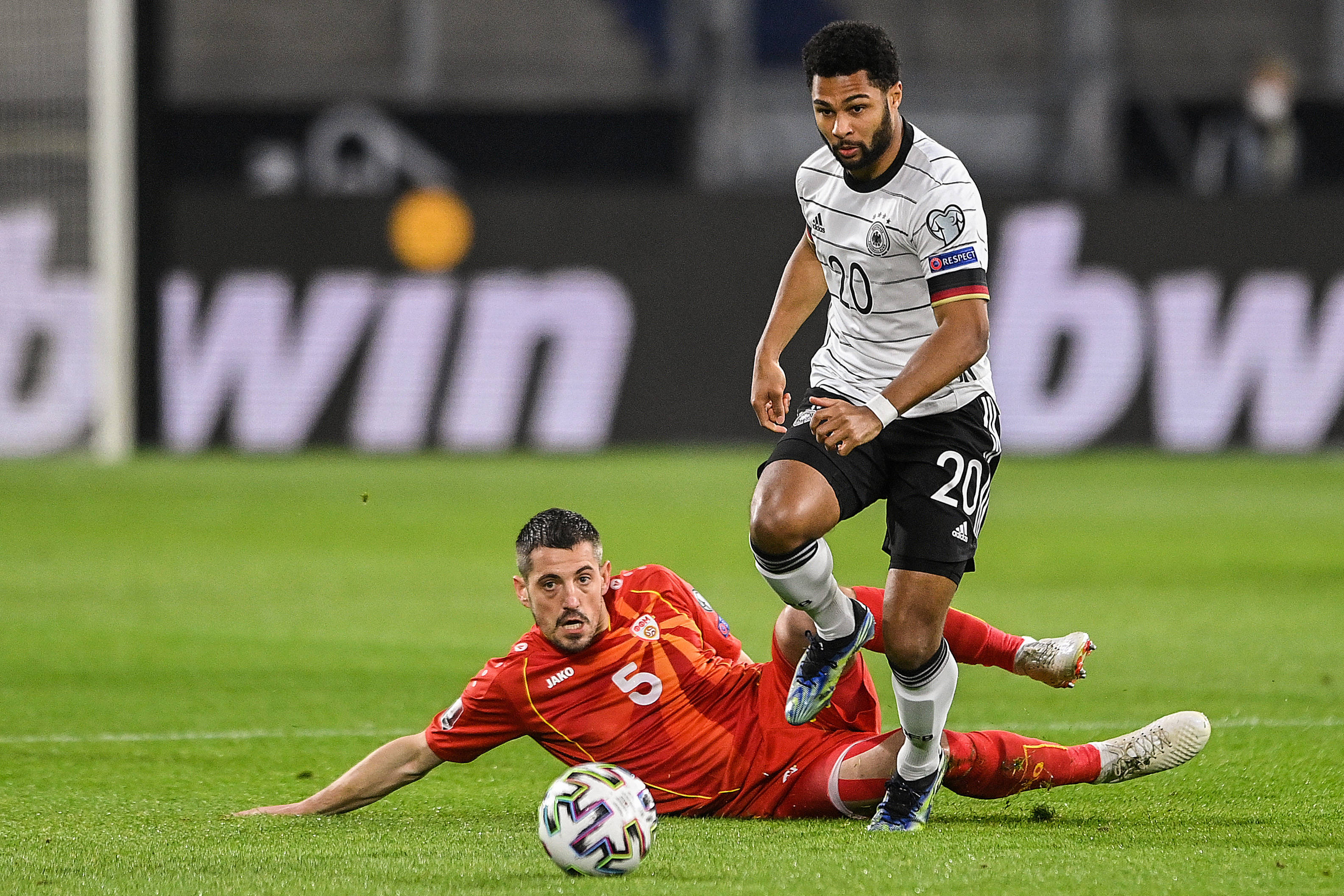 土耳其队在欧预赛中表现抢眼，实力强劲