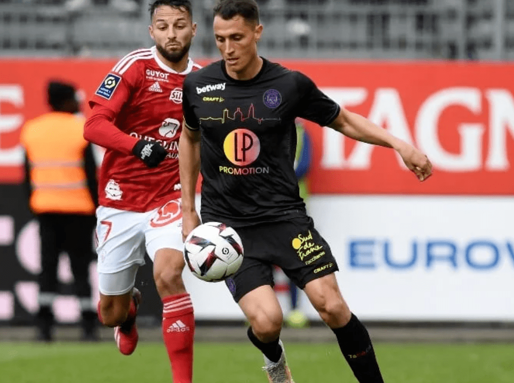 关于尼姆遭遇惨败,球队面临保级压力的信息 关于尼姆遭遇惨败,球队面临保级压力的信息