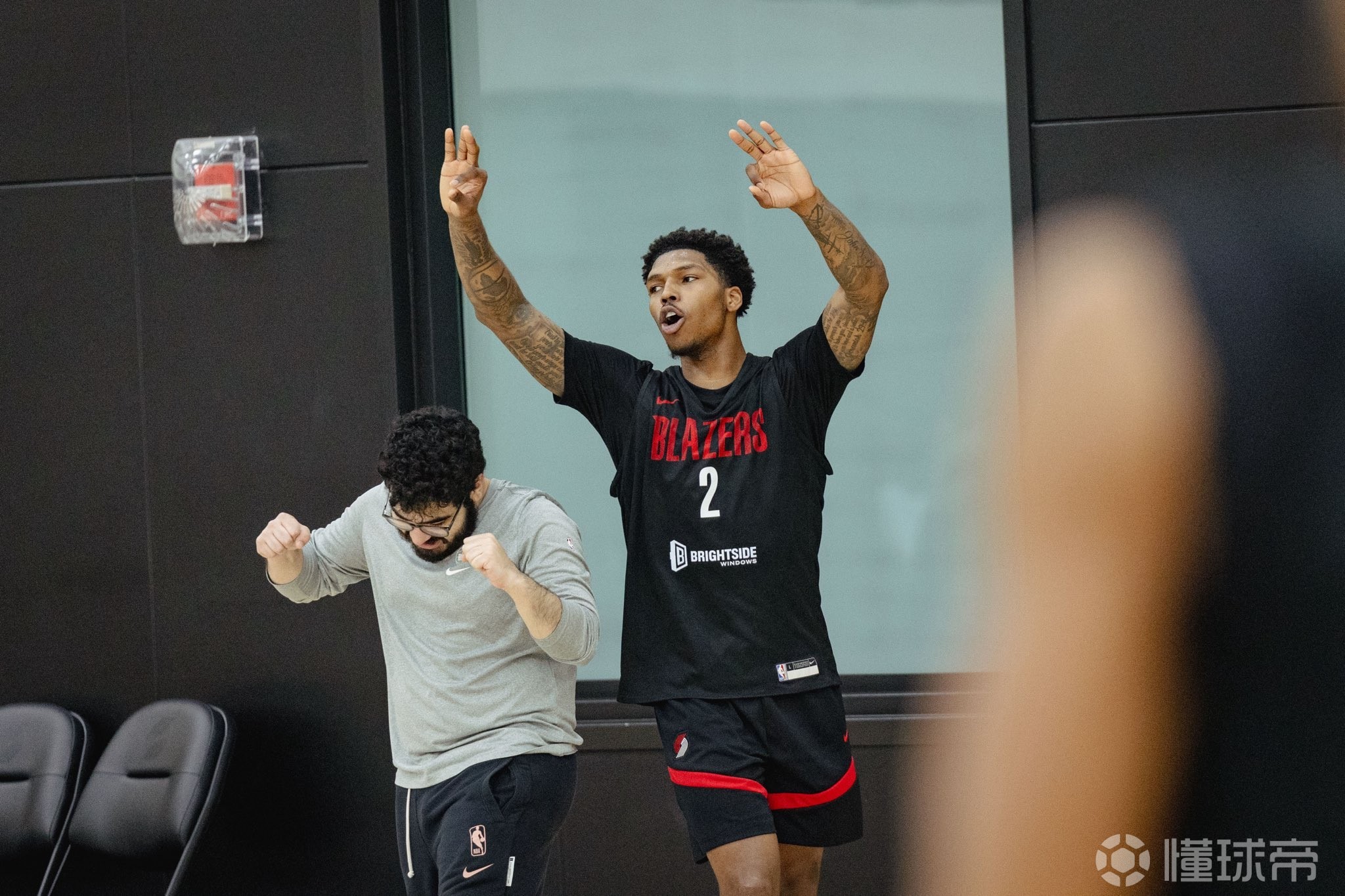 开拓者队客场爆冷，力挫对手夺冠