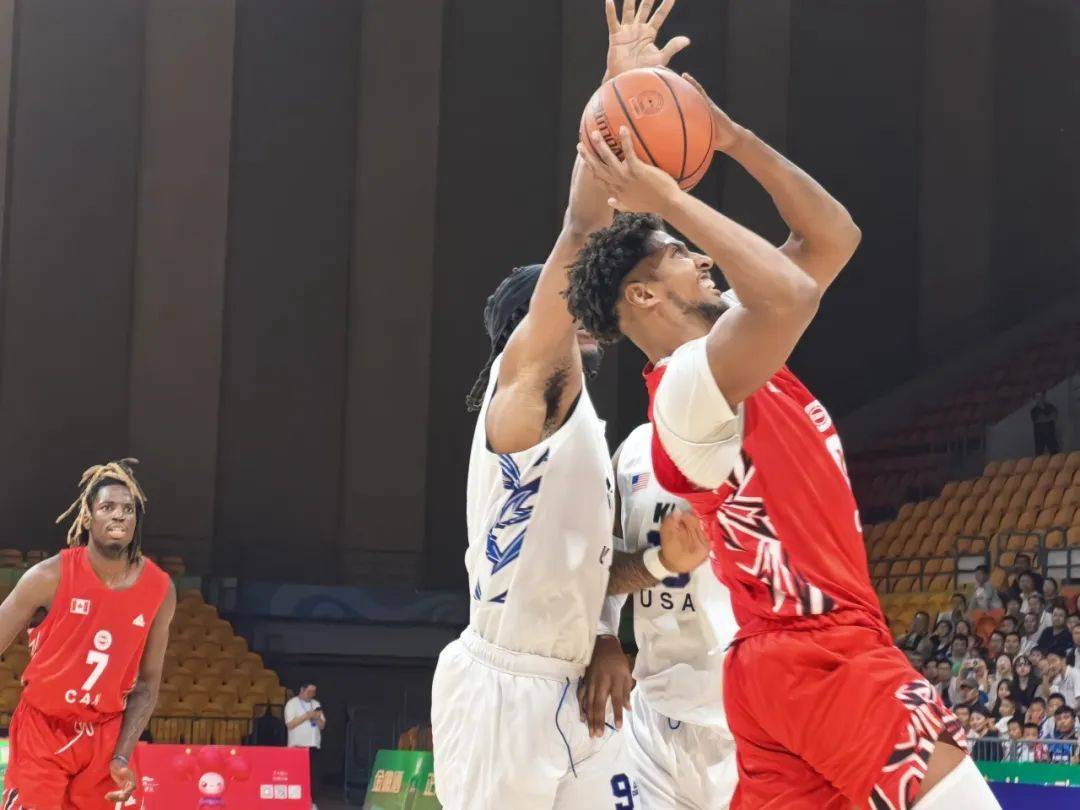 精彩纷呈的篮球盛宴，引人入胜！