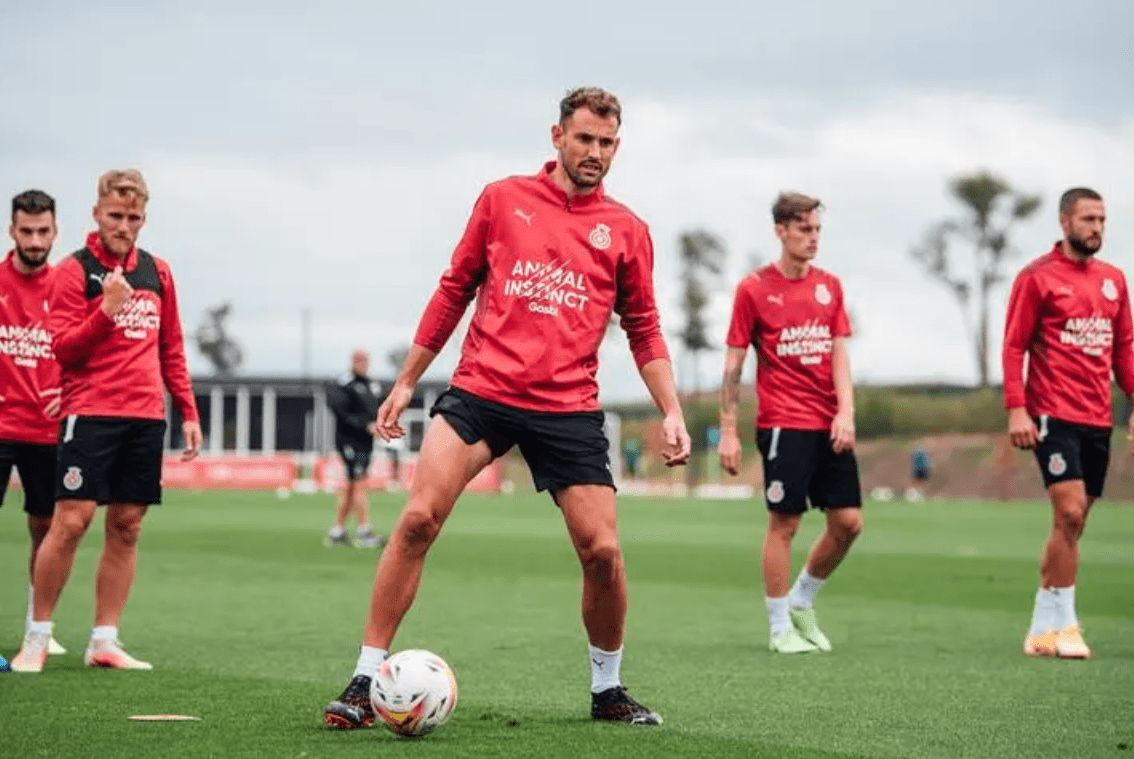 格拉纳达在比赛中发挥稳定，取得胜利的简单介绍