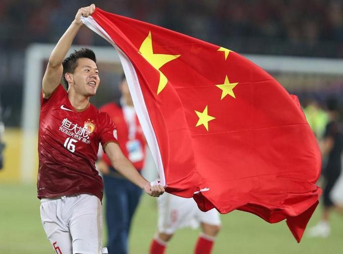 铁腰助攻破门立功，中场大将领跑球队进攻