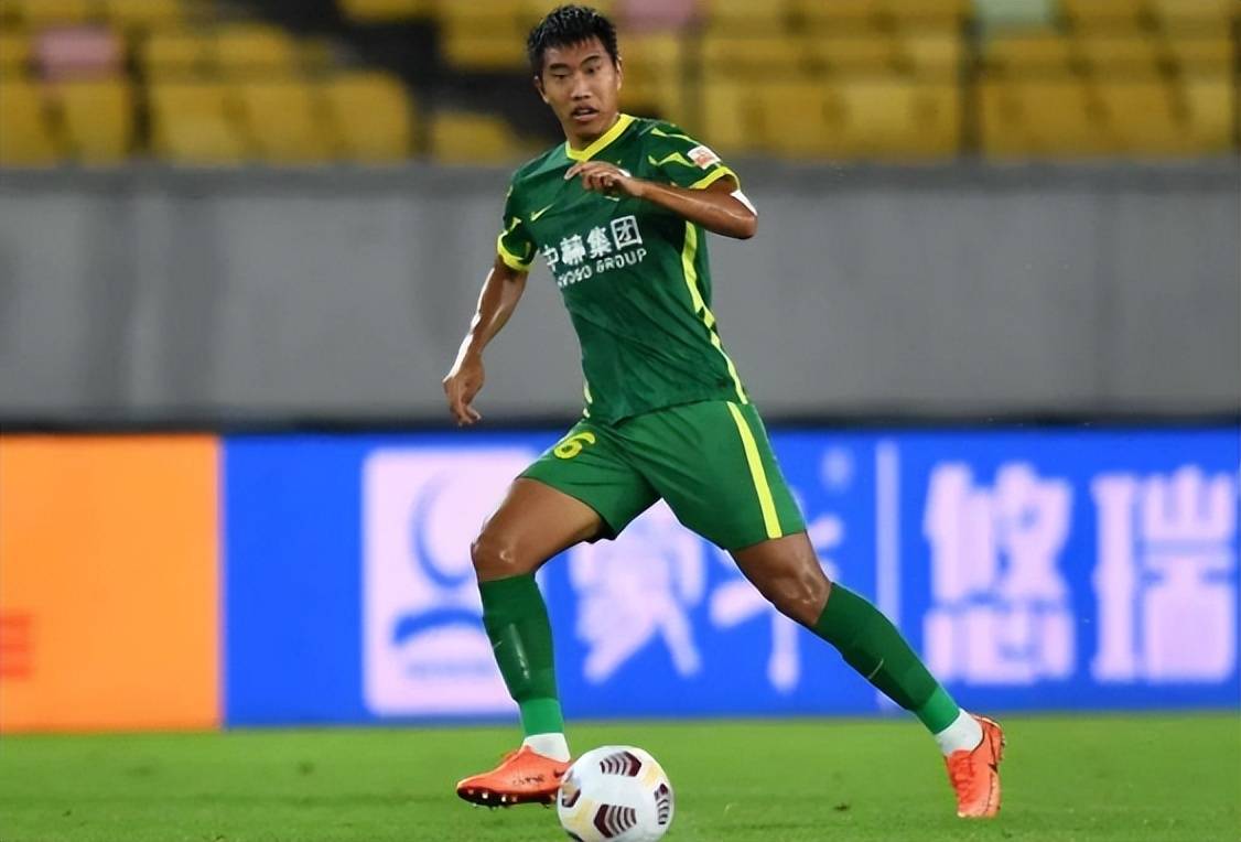 中超联赛球员表现不俗,技术娴熟 中超联赛球员表现不俗,技术娴熟