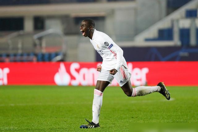 澳洲前锋射门精准,助球队轻取对手 澳洲前锋射门精准,助球队轻取对手