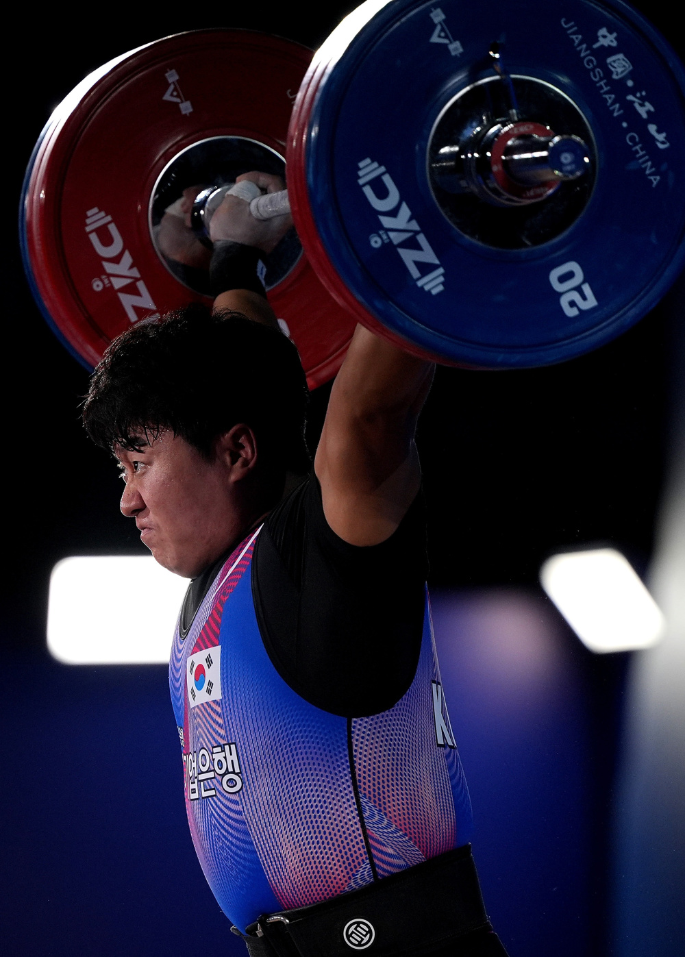 泰国举重选手惊艳表现，力夺金牌！的简单介绍
