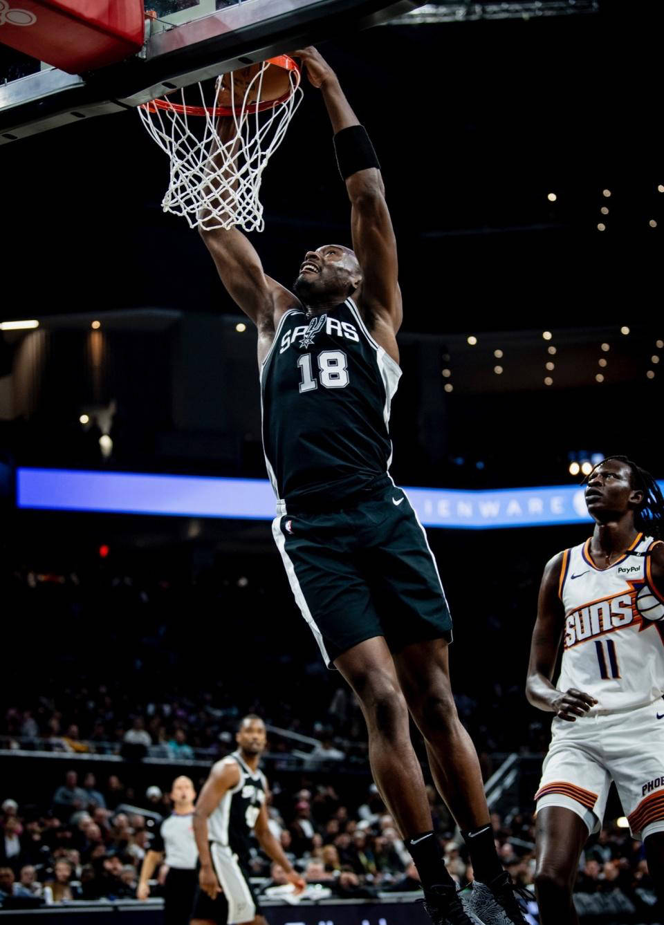 马刺主帅赞扬球队防守表现，力求在季后赛中取得突破的简单介绍