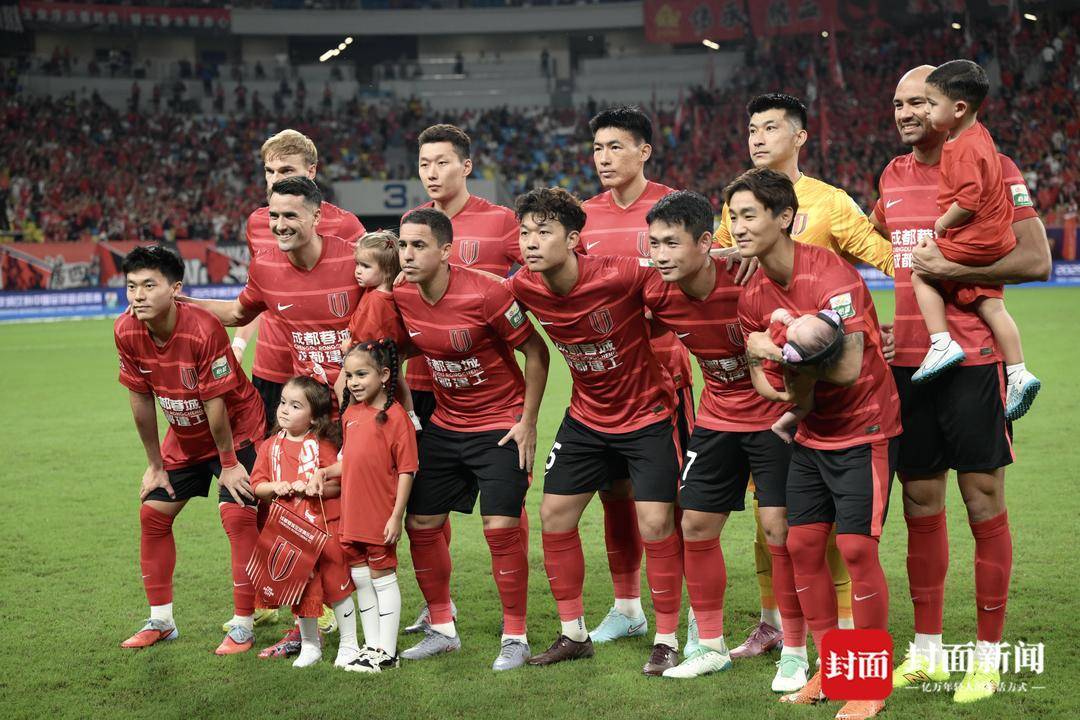 抢分大战！球队在国内足球比赛中积极备战的简单介绍