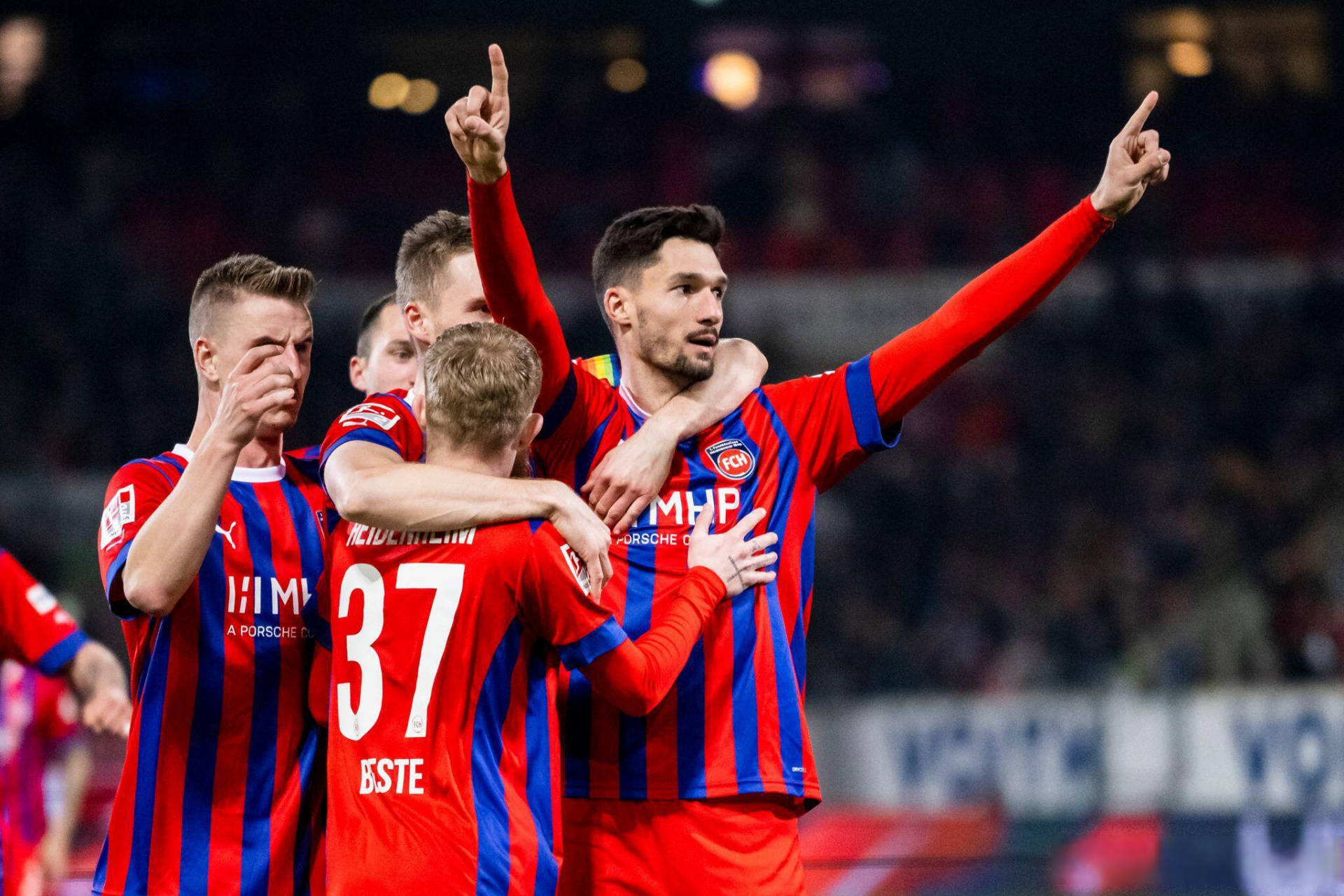 包含沃尔夫斯堡客场惨败，联赛前景堪忧的词条