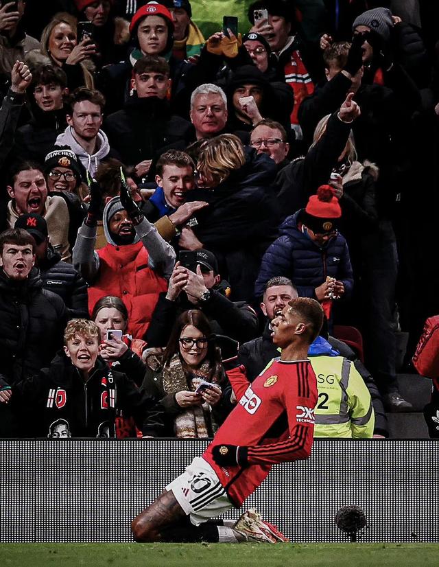 热刺逼平曼联,赛后球员互动获点赞 热刺逼平曼联,赛后球员互动获点赞