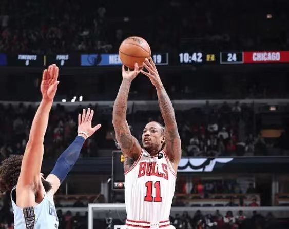 马刺大胜灰熊,德罗赞拿下三双 马刺大胜灰熊,德罗赞拿下三双