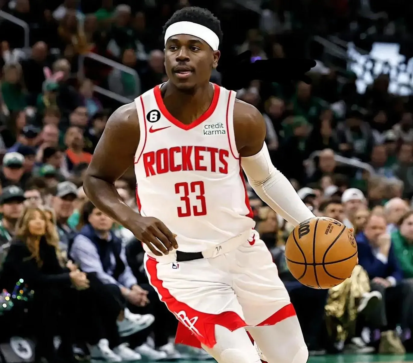 霍勒迪创新高篮板，猛龙击败雄鹿的简单介绍