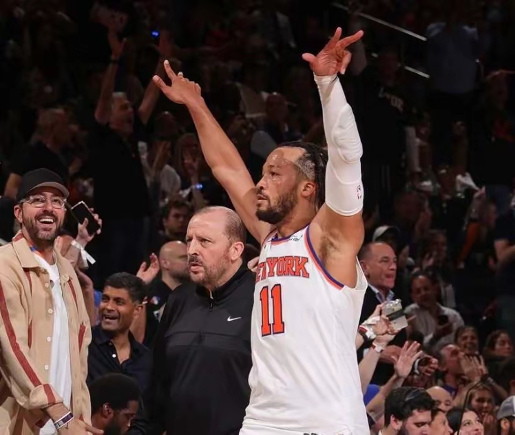 公牛客场惊险战胜尼克斯,占领东部榜首的简单介绍 公牛客场惊险战胜尼克斯,占领东部榜首的简单介绍