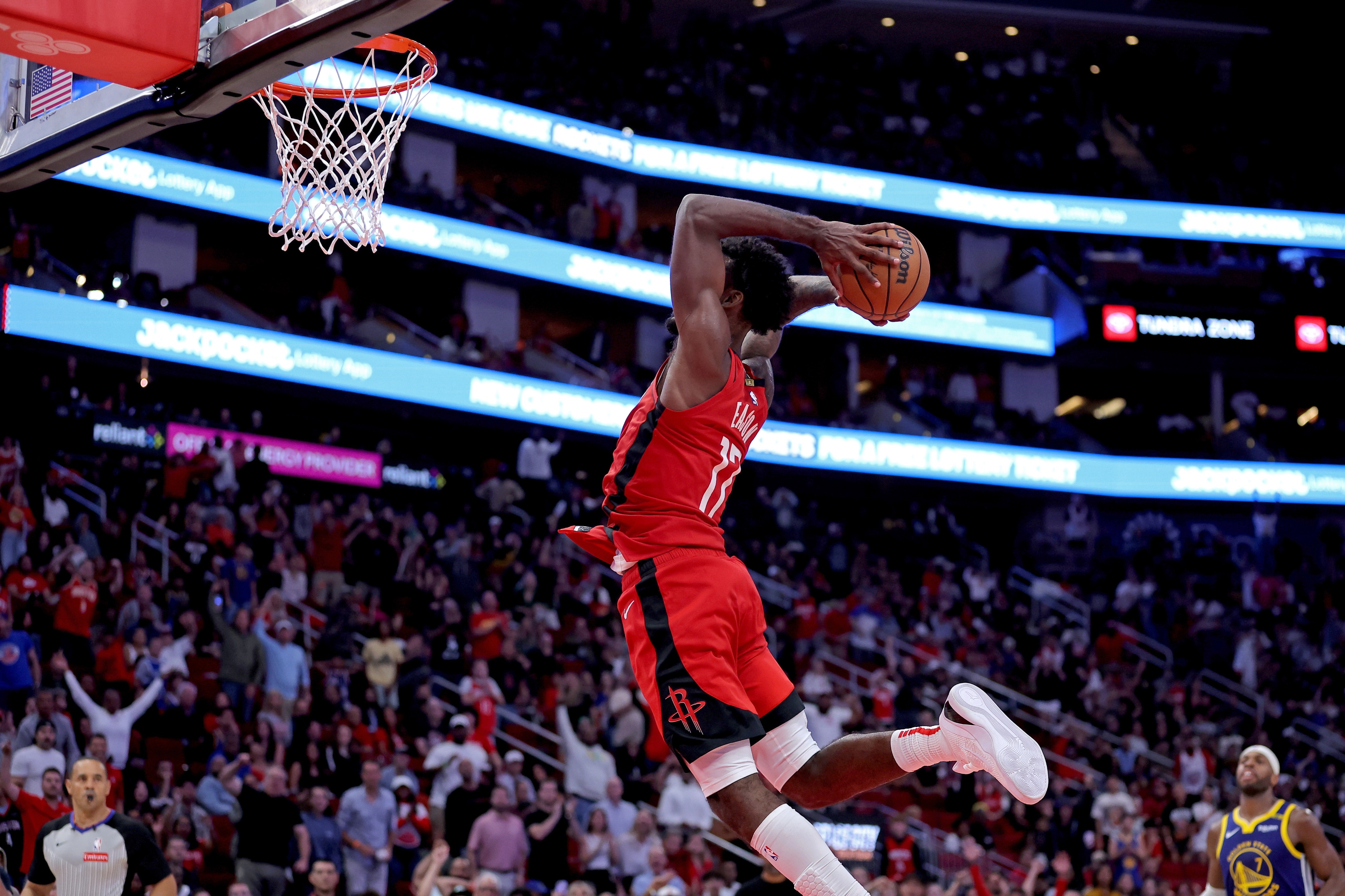 火箭客场胜魔术，继续保持不败