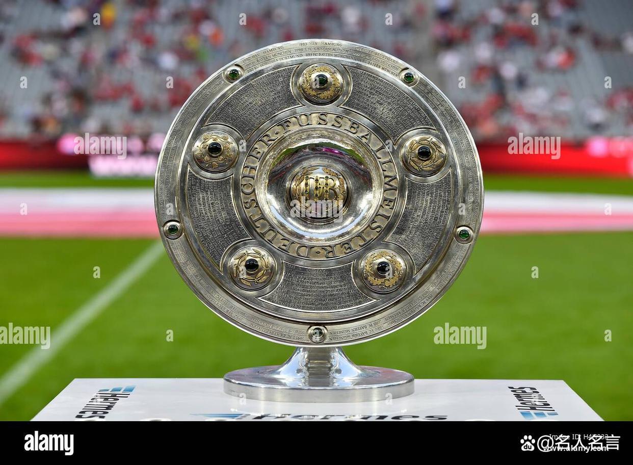 豪门球队比拼足球盛事冠军奖杯的简单介绍 豪门球队比拼足球盛事冠军奖杯的简单介绍