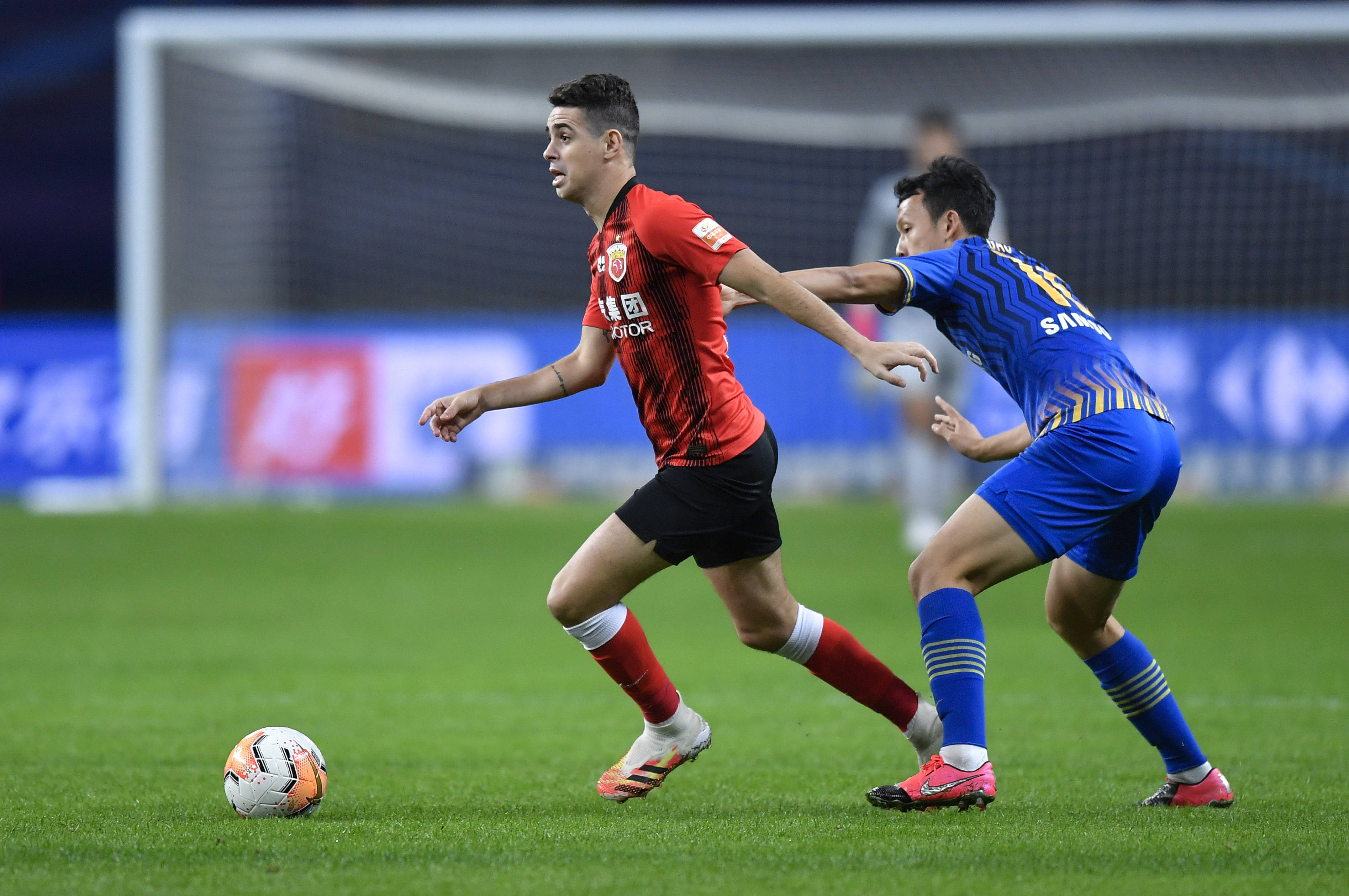 关于上海上港在比赛中表现抢眼,赢得了胜利的信息 关于上海上港在比赛中表现抢眼,赢得了胜利的信息