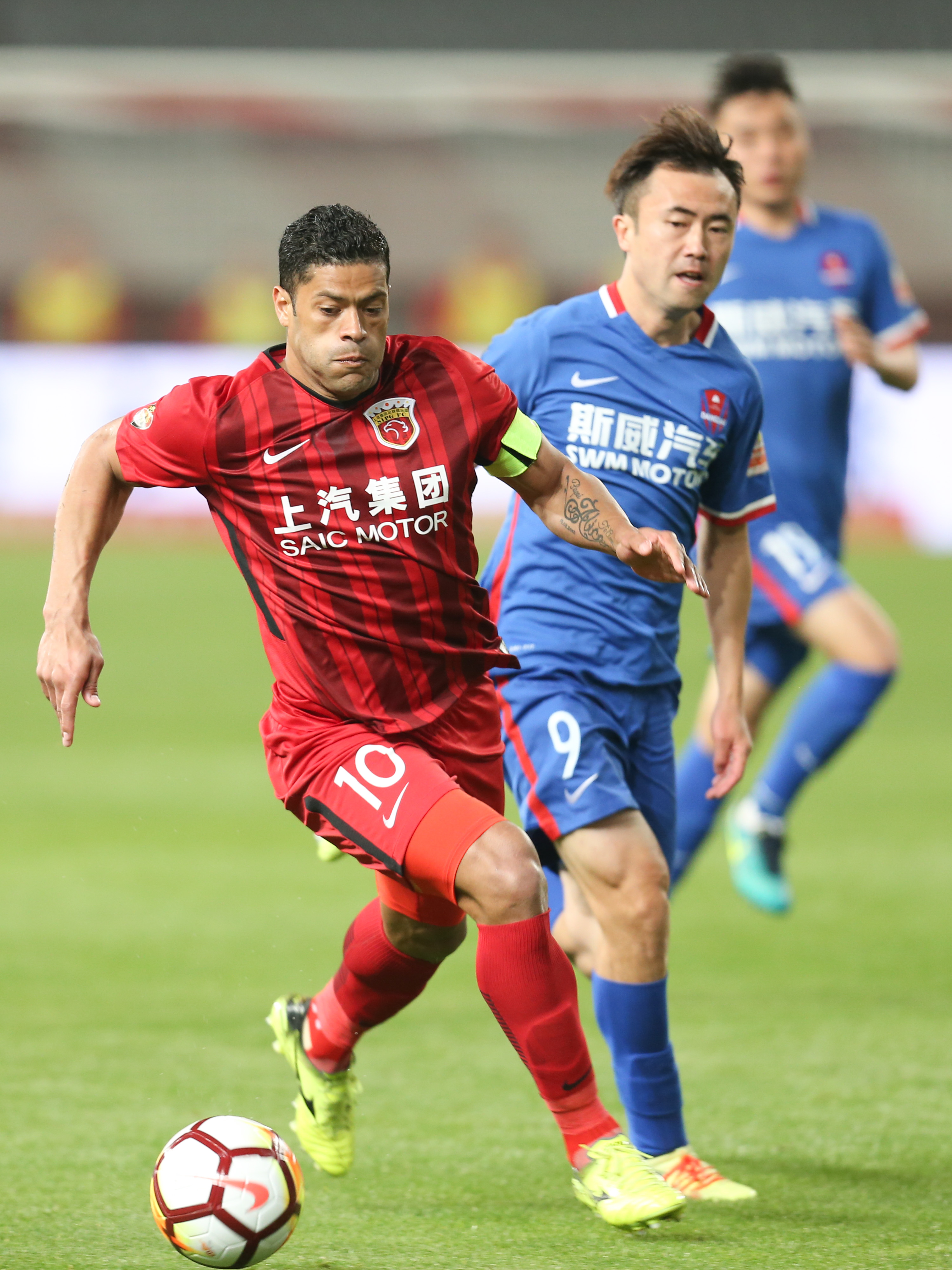 关于上海上港在比赛中表现抢眼,赢得了胜利的信息 关于上海上港在比赛中表现抢眼,赢得了胜利的信息