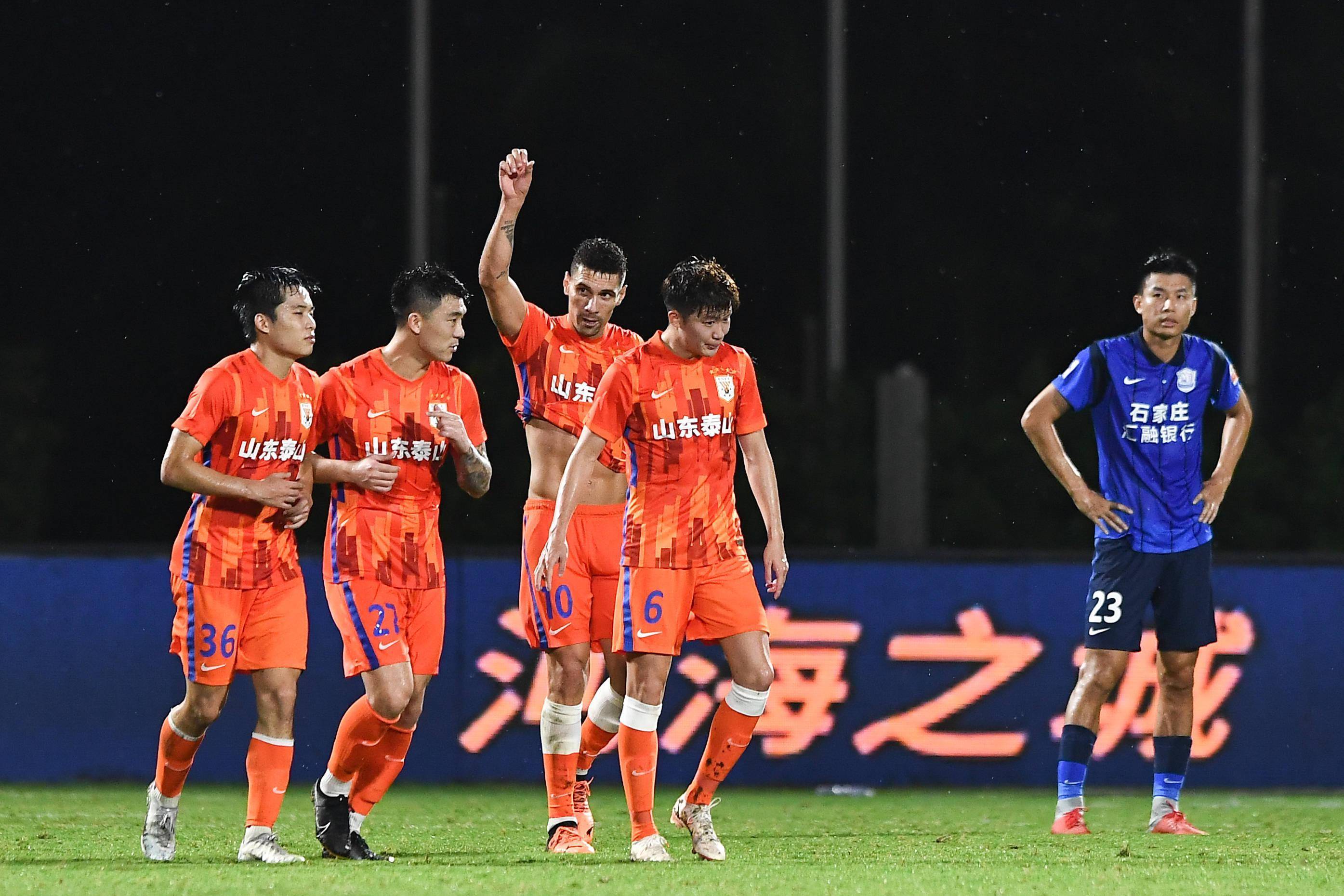 中超焦点战：山东鲁能对阵广州恒大，势均力敌