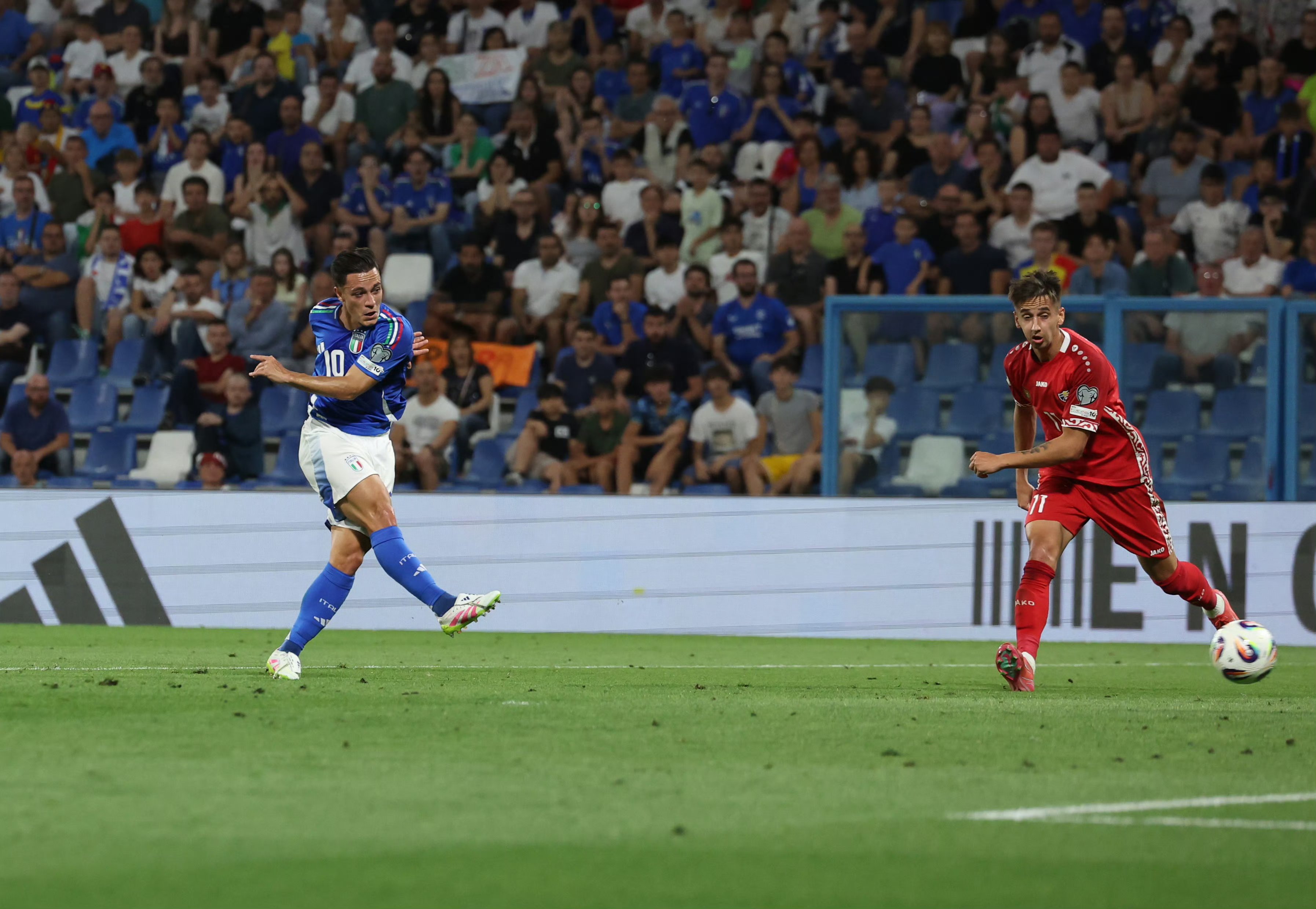 意甲赛场上发生绝杀，球迷欢呼雀跃